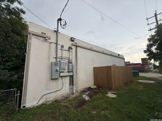 2541 W Southcross, San Antonio, TX 78211
