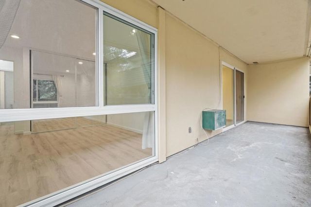 1033 Crestview Drive 207, Mountain View, CA 94040