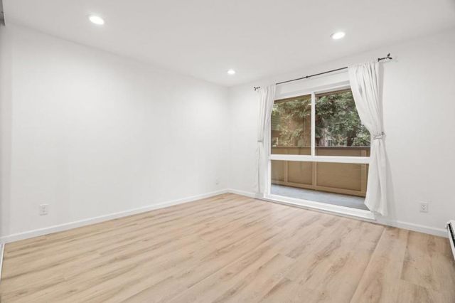 1033 Crestview Drive 207, Mountain View, CA 94040