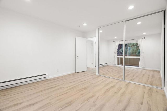 1033 Crestview Drive 207, Mountain View, CA 94040