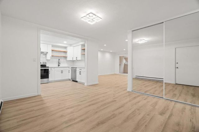 1033 Crestview Drive 207, Mountain View, CA 94040