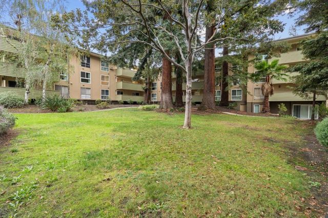 1033 Crestview Drive 207, Mountain View, CA 94040