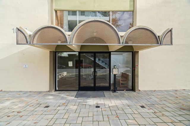 1033 Crestview Drive 207, Mountain View, CA 94040