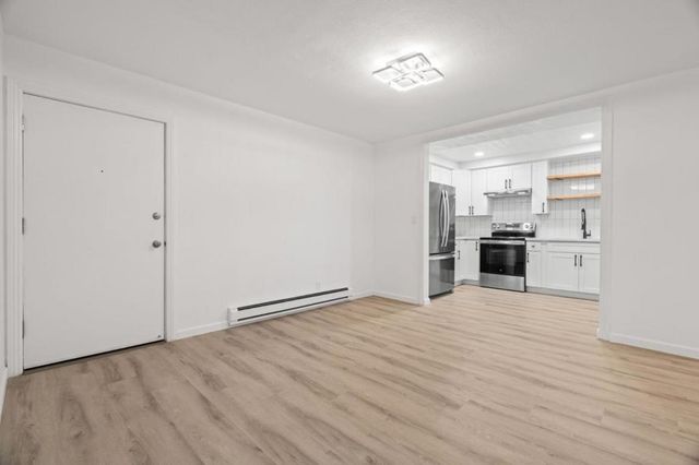 1033 Crestview Drive 207, Mountain View, CA 94040