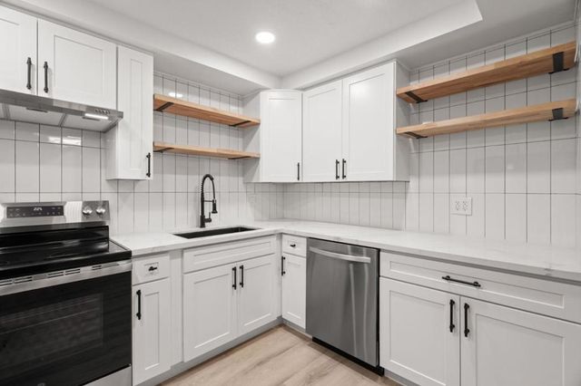 1033 Crestview Drive 207, Mountain View, CA 94040