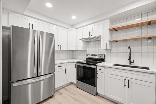 1033 Crestview Drive 207, Mountain View, CA 94040