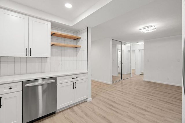 1033 Crestview Drive 207, Mountain View, CA 94040