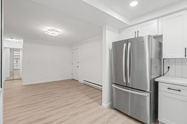 1033 Crestview Drive 207, Mountain View, CA 94040