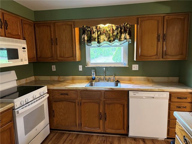2805 Knights Ct, Lower Burrell, PA 15068