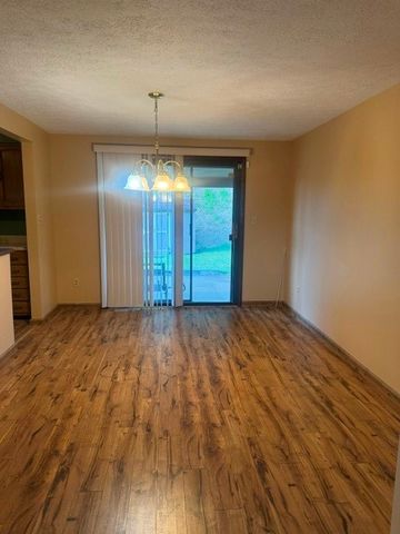 2805 Knights Ct, Lower Burrell, PA 15068