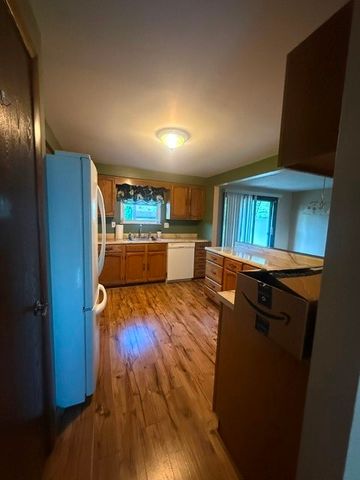 2805 Knights Ct, Lower Burrell, PA 15068