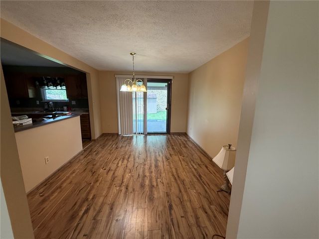 2805 Knights Ct, Lower Burrell, PA 15068