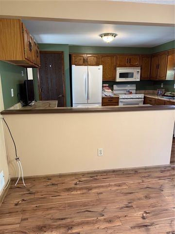 2805 Knights Ct, Lower Burrell, PA 15068