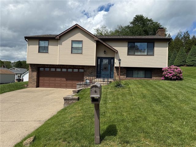 2805 Knights Ct, Lower Burrell, PA 15068