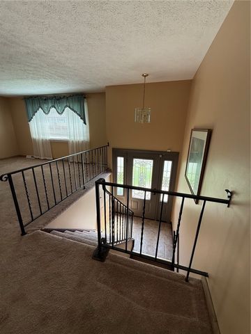 2805 Knights Ct, Lower Burrell, PA 15068