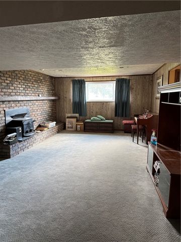2805 Knights Ct, Lower Burrell, PA 15068