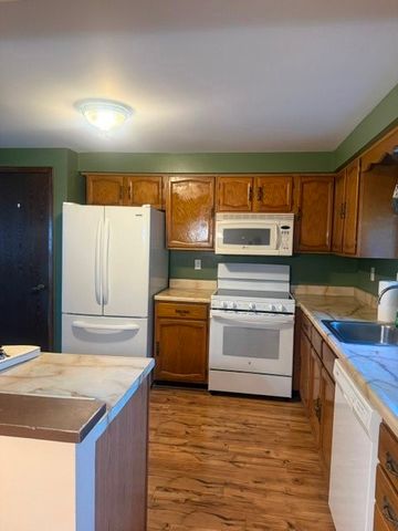 2805 Knights Ct, Lower Burrell, PA 15068