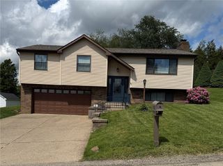 2805 Knights Ct, Lower Burrell, PA 15068