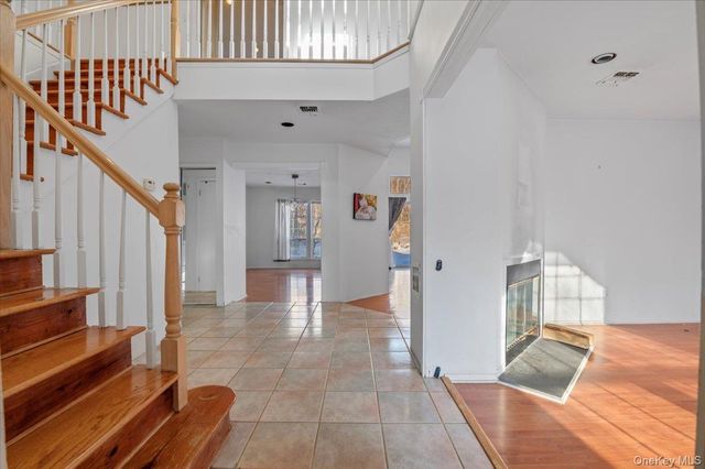 205 Fairfield Drive E, Holbrook, NY 11741