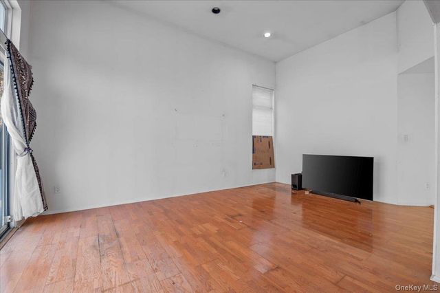 205 Fairfield Drive E, Holbrook, NY 11741