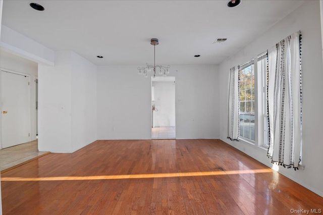 205 Fairfield Drive E, Holbrook, NY 11741