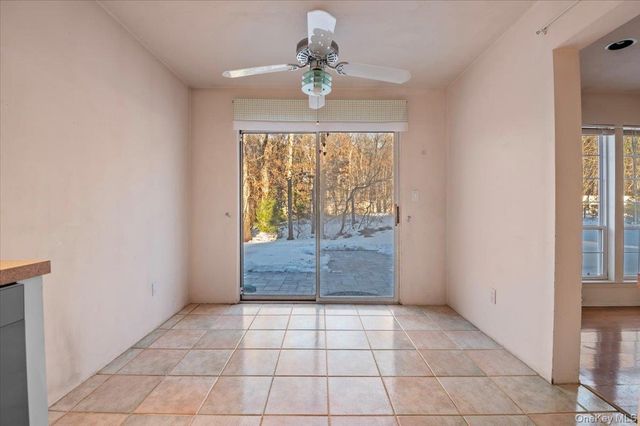 205 Fairfield Drive E, Holbrook, NY 11741