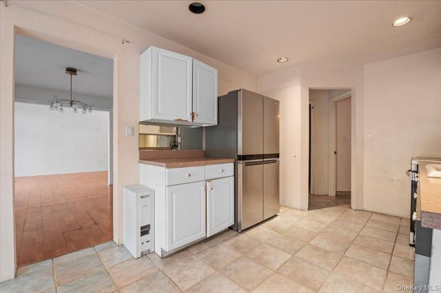 205 Fairfield Drive E, Holbrook, NY 11741