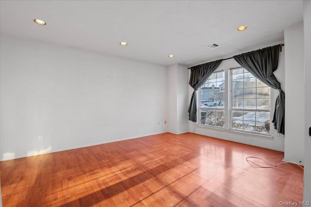 205 Fairfield Drive E, Holbrook, NY 11741