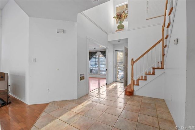 205 Fairfield Drive E, Holbrook, NY 11741