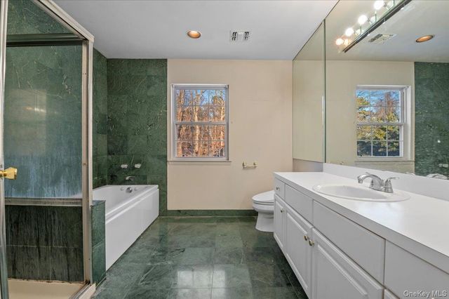 205 Fairfield Drive E, Holbrook, NY 11741