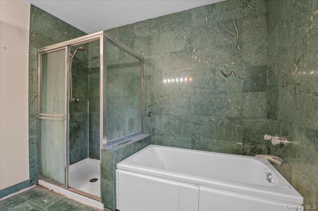 205 Fairfield Drive E, Holbrook, NY 11741