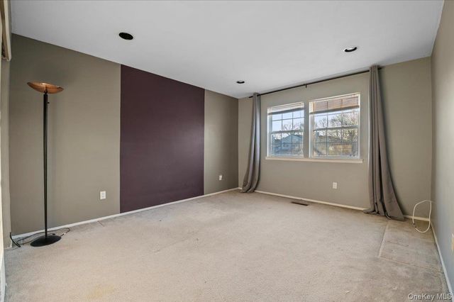 205 Fairfield Drive E, Holbrook, NY 11741