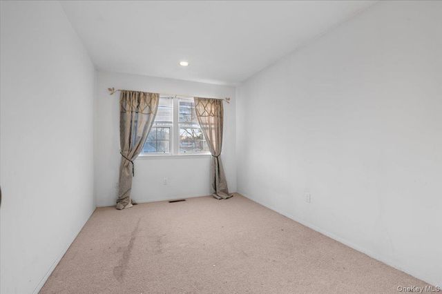 205 Fairfield Drive E, Holbrook, NY 11741