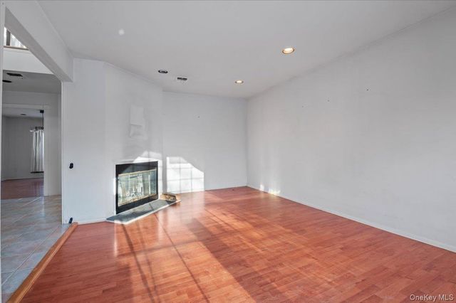 205 Fairfield Drive E, Holbrook, NY 11741