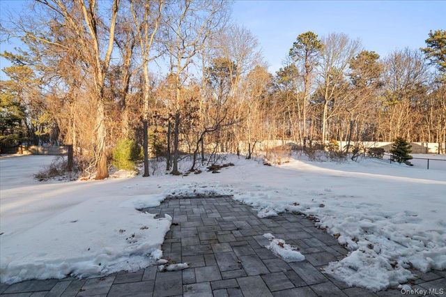 205 Fairfield Drive E, Holbrook, NY 11741