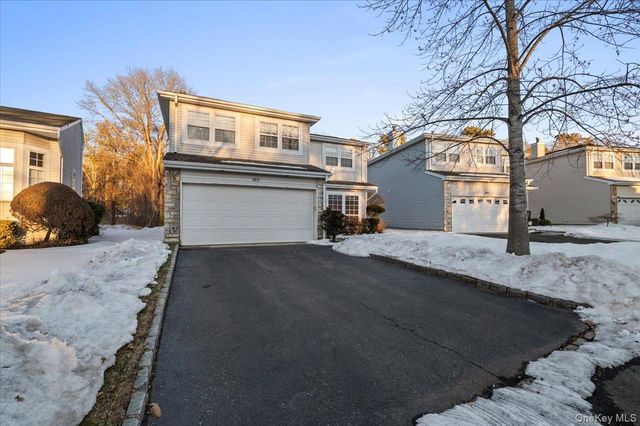 205 Fairfield Drive E, Holbrook, NY 11741