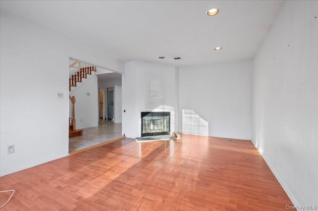 205 Fairfield Drive E, Holbrook, NY 11741