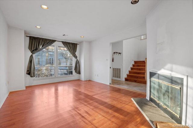 205 Fairfield Drive E, Holbrook, NY 11741