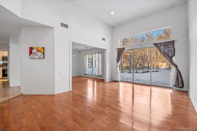 205 Fairfield Drive E, Holbrook, NY 11741