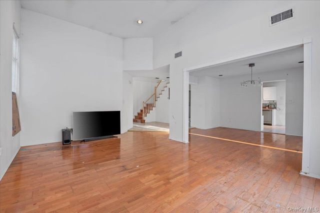 205 Fairfield Drive E, Holbrook, NY 11741