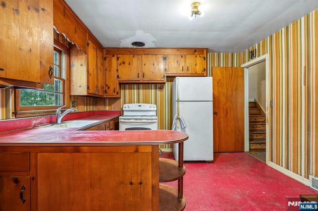 22 Springbrook Road, Livingston, NJ 07039