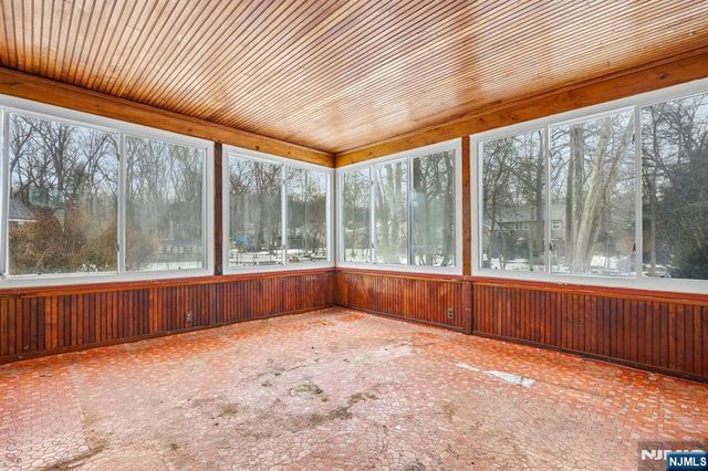 22 Springbrook Road, Livingston, NJ 07039