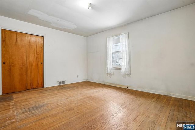 22 Springbrook Road, Livingston, NJ 07039