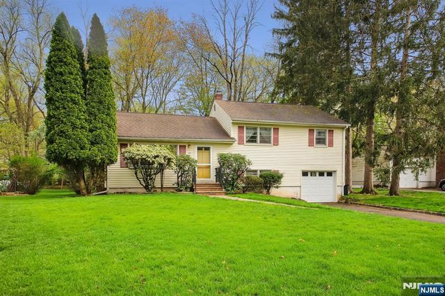 22 Springbrook Road, Livingston, NJ 07039