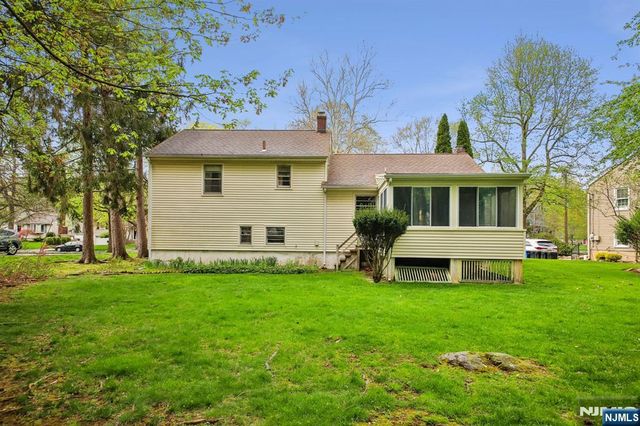 22 Springbrook Road, Livingston, NJ 07039