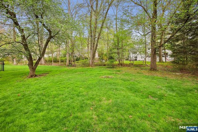 22 Springbrook Road, Livingston, NJ 07039