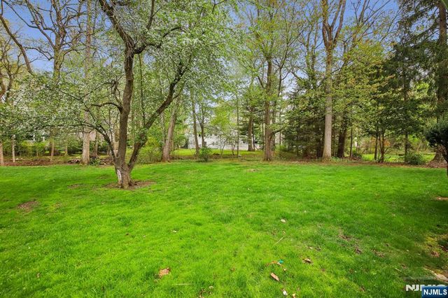22 Springbrook Road, Livingston, NJ 07039