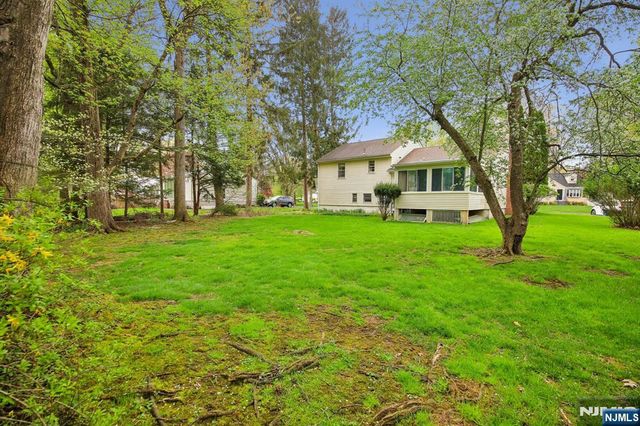 22 Springbrook Road, Livingston, NJ 07039