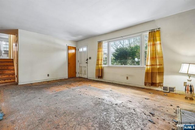 22 Springbrook Road, Livingston, NJ 07039