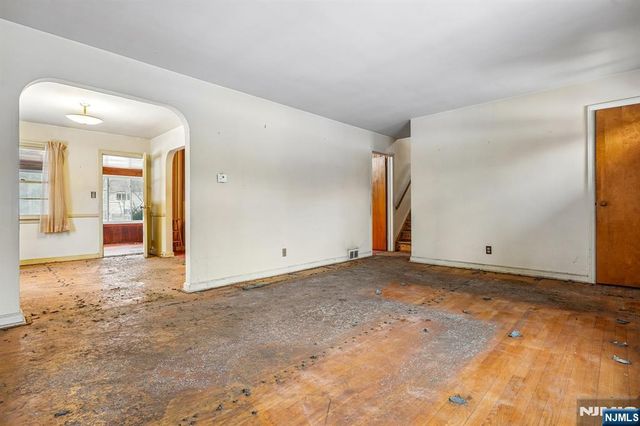 22 Springbrook Road, Livingston, NJ 07039